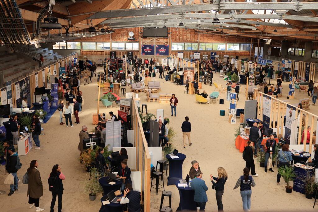 Wide shot of the NHMU show